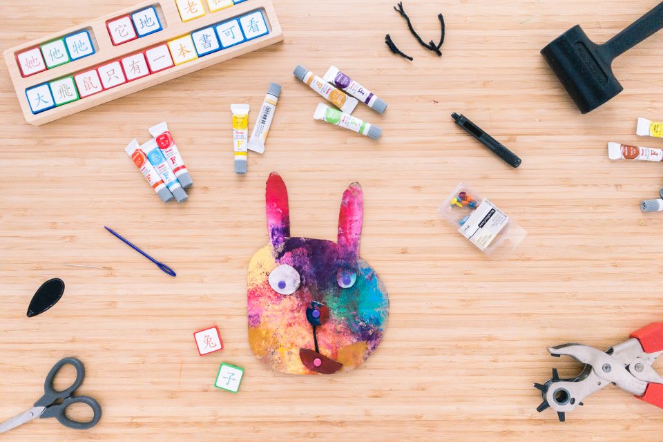 DIY 回收塑膠袋彩繪 － 用紙板做出會變化表情的兔子 1