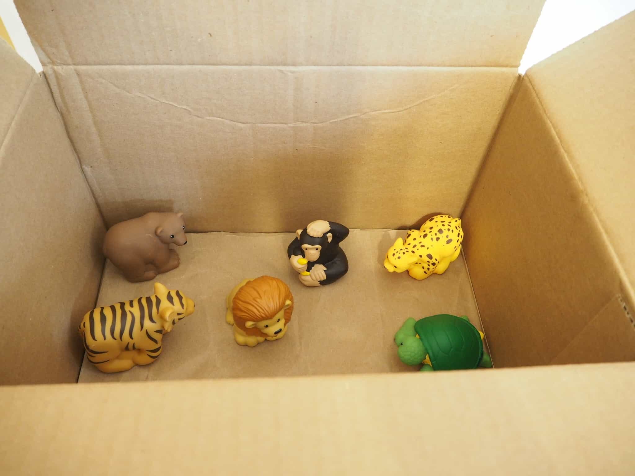 《 拜託！請打開這本書 》— 箱子篇 （繪本情境遊戲） 玩法：放小動物們到紙箱裡，