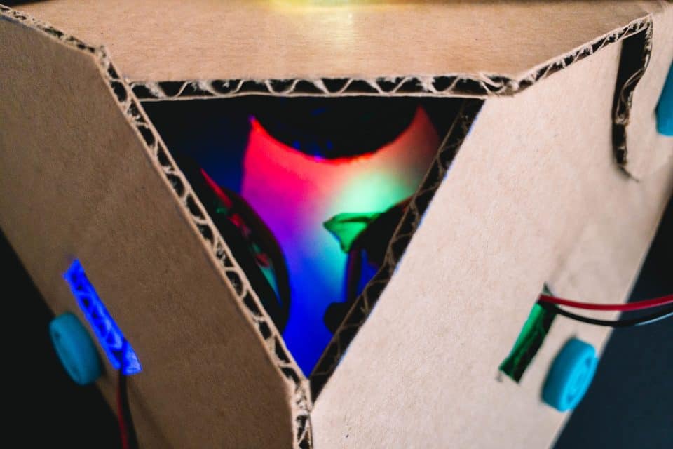DIY 色光三原色三角錐實驗 －紙箱就能玩（版型分享） 3