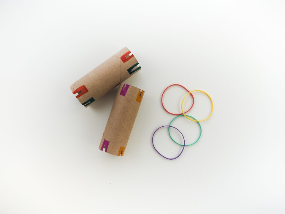 DIY 自製捲筒玩具 ： 捲筒、橡皮筋